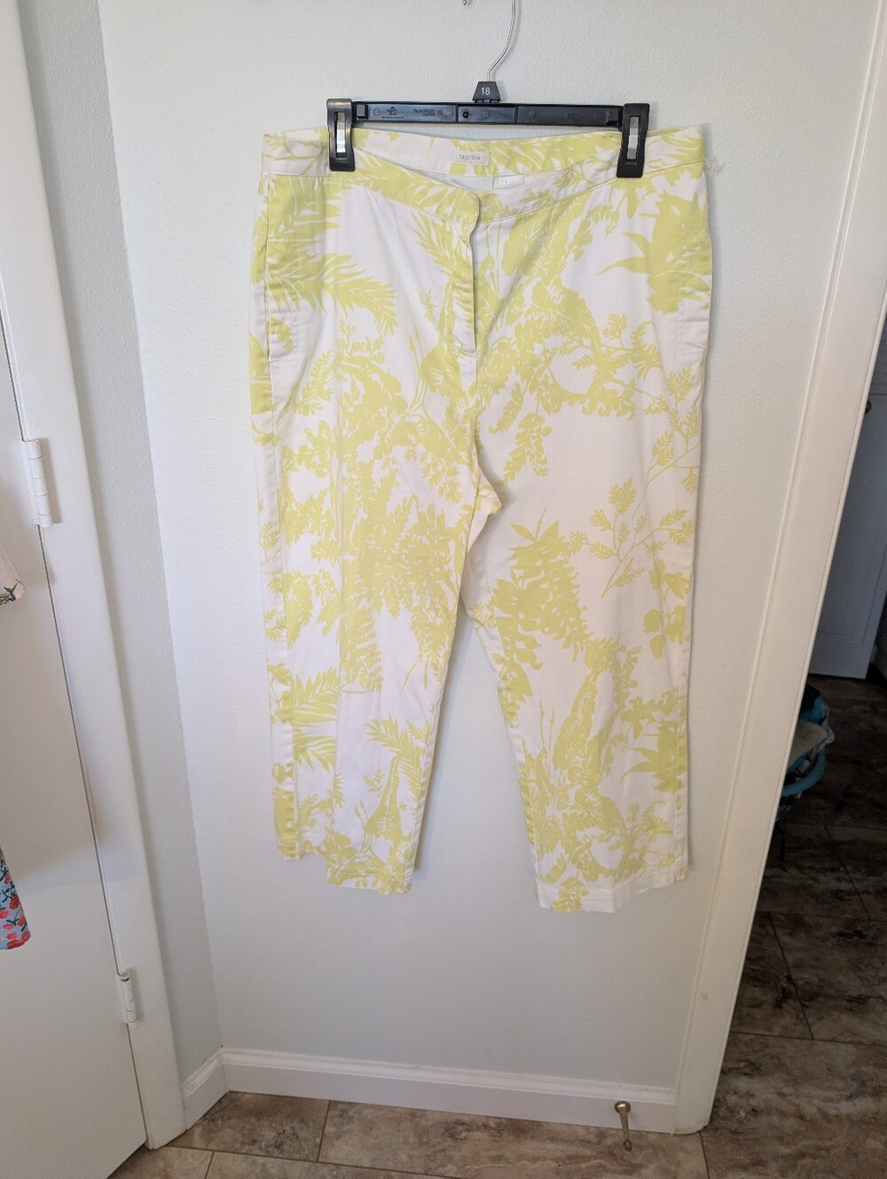 Liz Claborne Tropical Print Cropped Pants